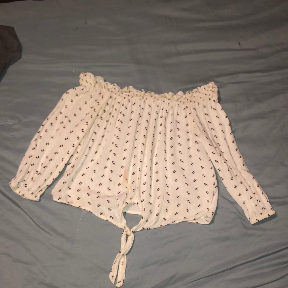 White off shoulders top with little triangles designs